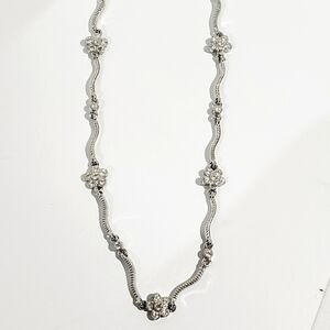 Vtg S.P signed (Avon?) Silvertone floral and wave Rhinestone necklace 18"
